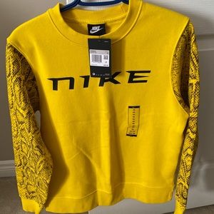 Brand new women’s Nike sweatshirt size xs